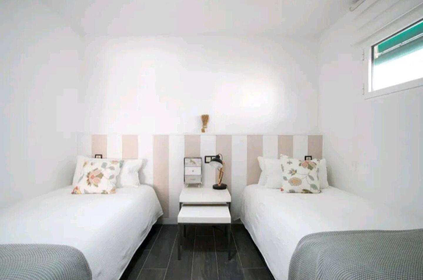 אליקאנטה Stylish & Fully Furnished 3 Bedrooms Flat -4 Min Walk To Beautiful Beach מראה חיצוני תמונה