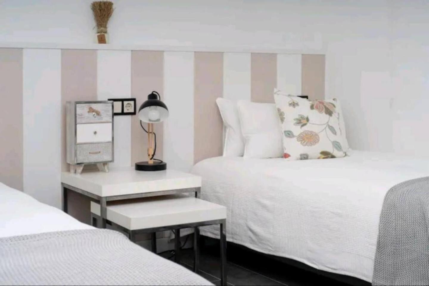 אליקאנטה Stylish & Fully Furnished 3 Bedrooms Flat -4 Min Walk To Beautiful Beach מראה חיצוני תמונה