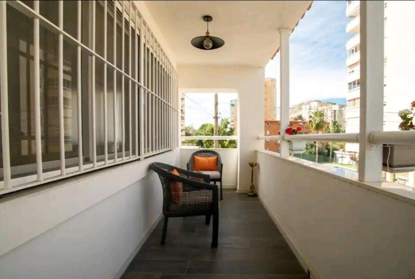 אליקאנטה Stylish & Fully Furnished 3 Bedrooms Flat -4 Min Walk To Beautiful Beach מראה חיצוני תמונה